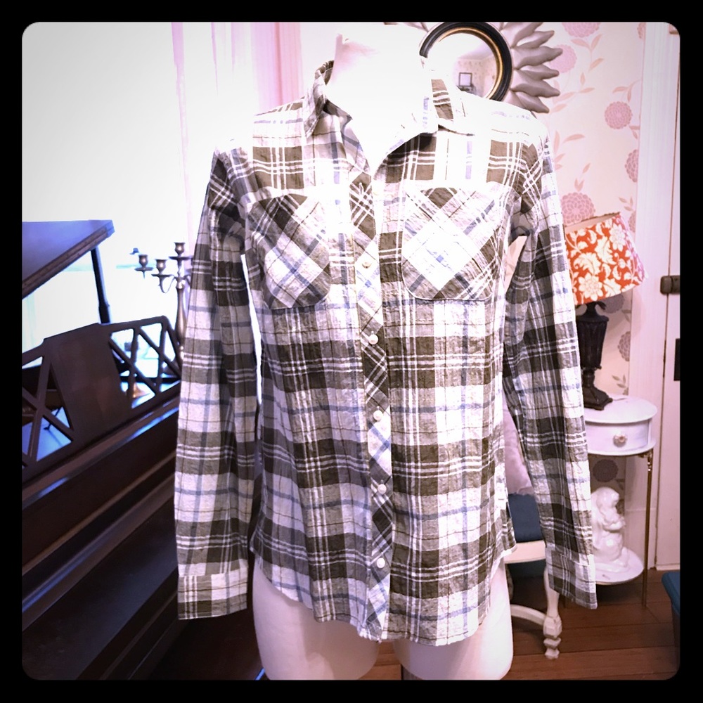 Like new Eddie Bauer shirt XS. Very nice plaid